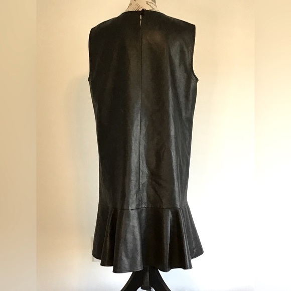 Elegant Black Sleeveless Pleather Dress - Picture 5 of 5
